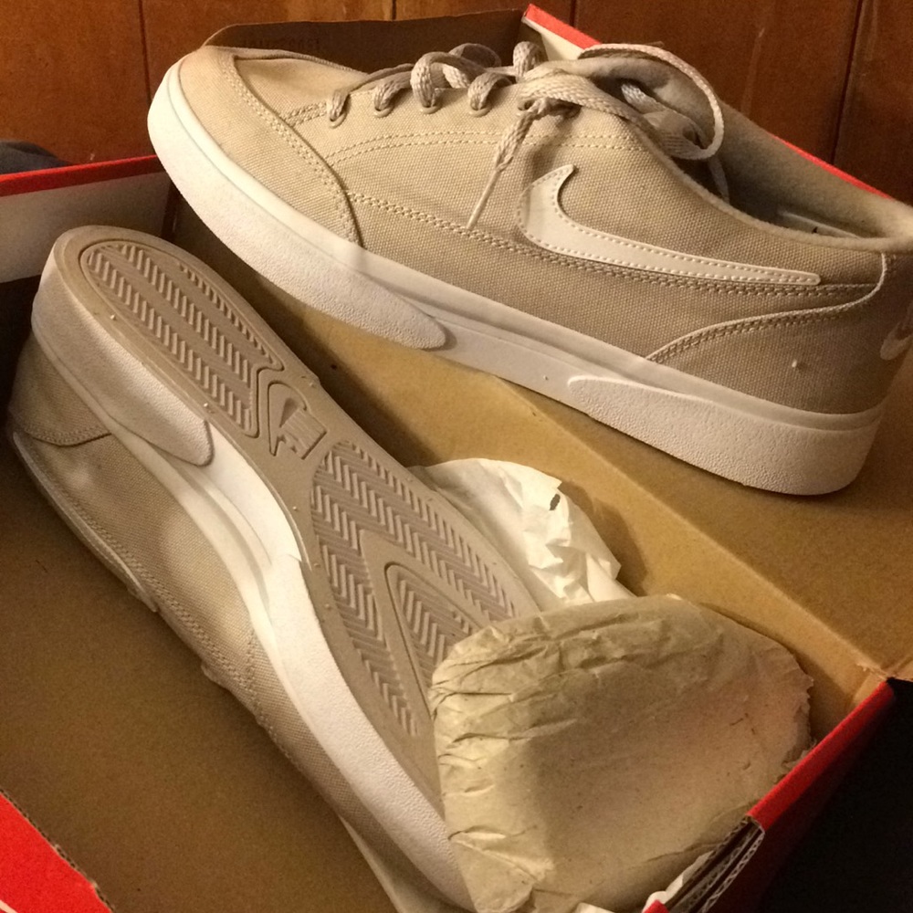 Brand new women Nike GTS